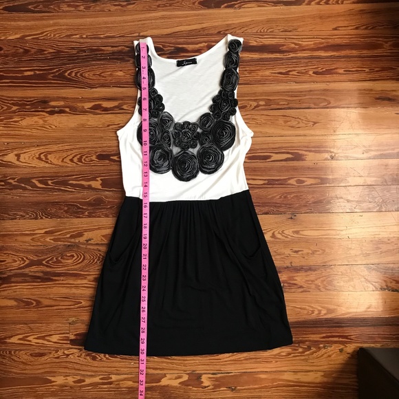Soprano Black and White Dress with Floral Details - Picture 12 of 14